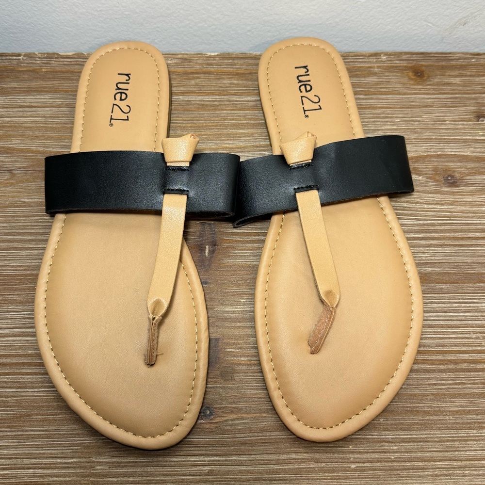 NWT: Rue21 - Black/Tan Thong Sandals - size: 8